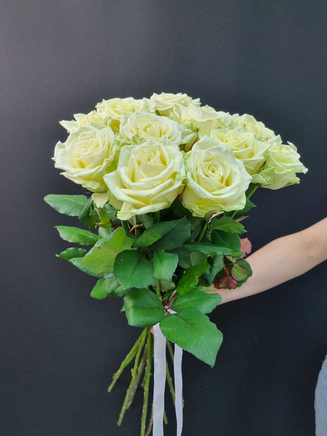 Букет «11 роз White Naomi»