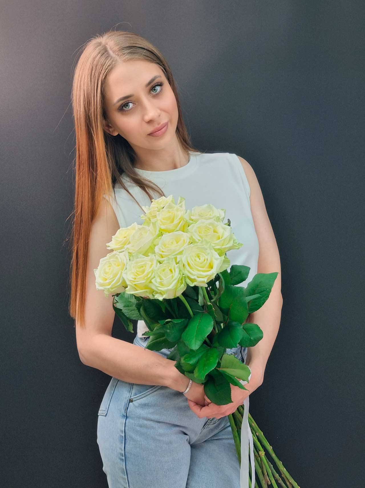 Букет «11 роз White Naomi»
