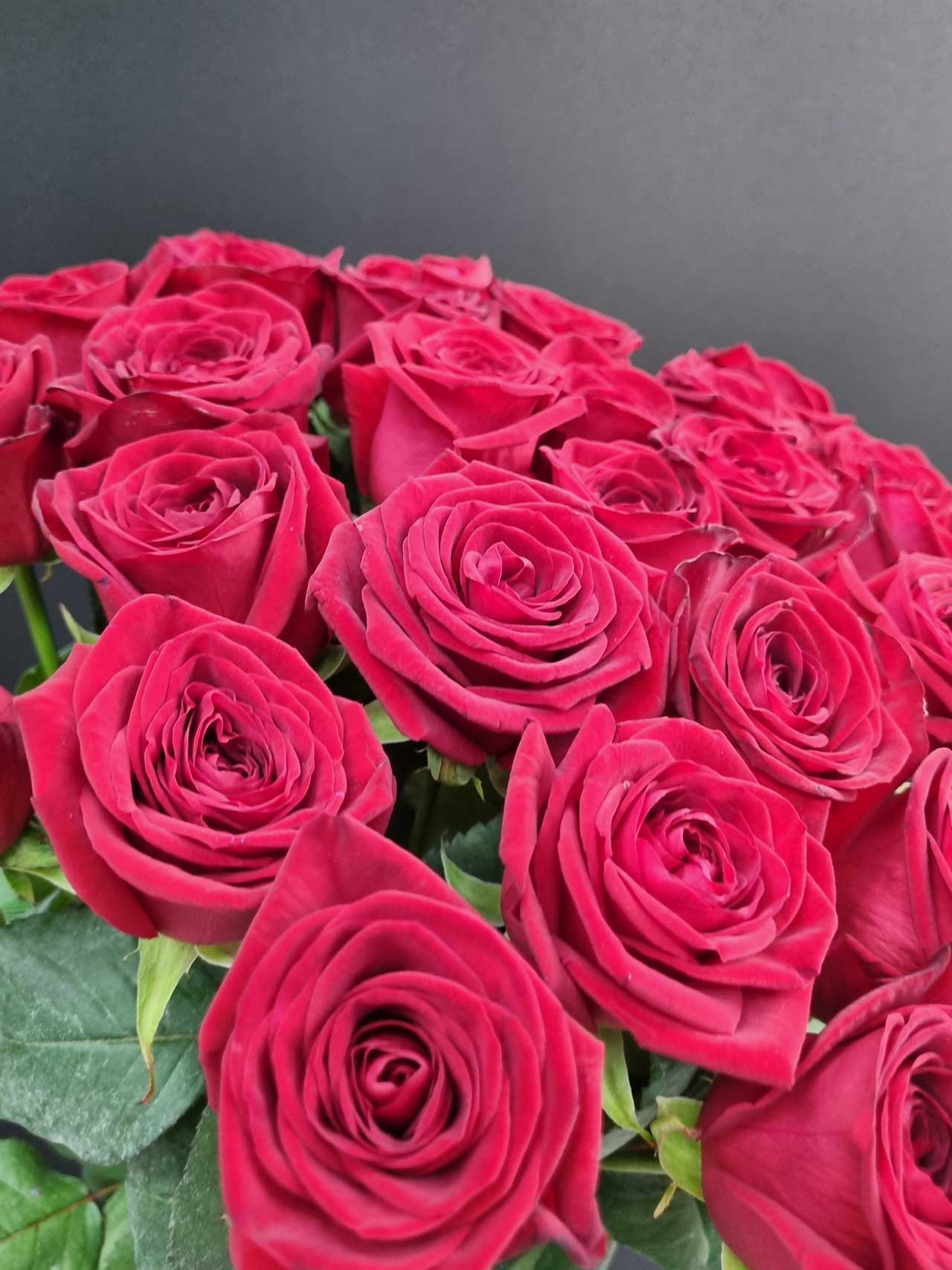 Букет «25 роз Red Naomi»