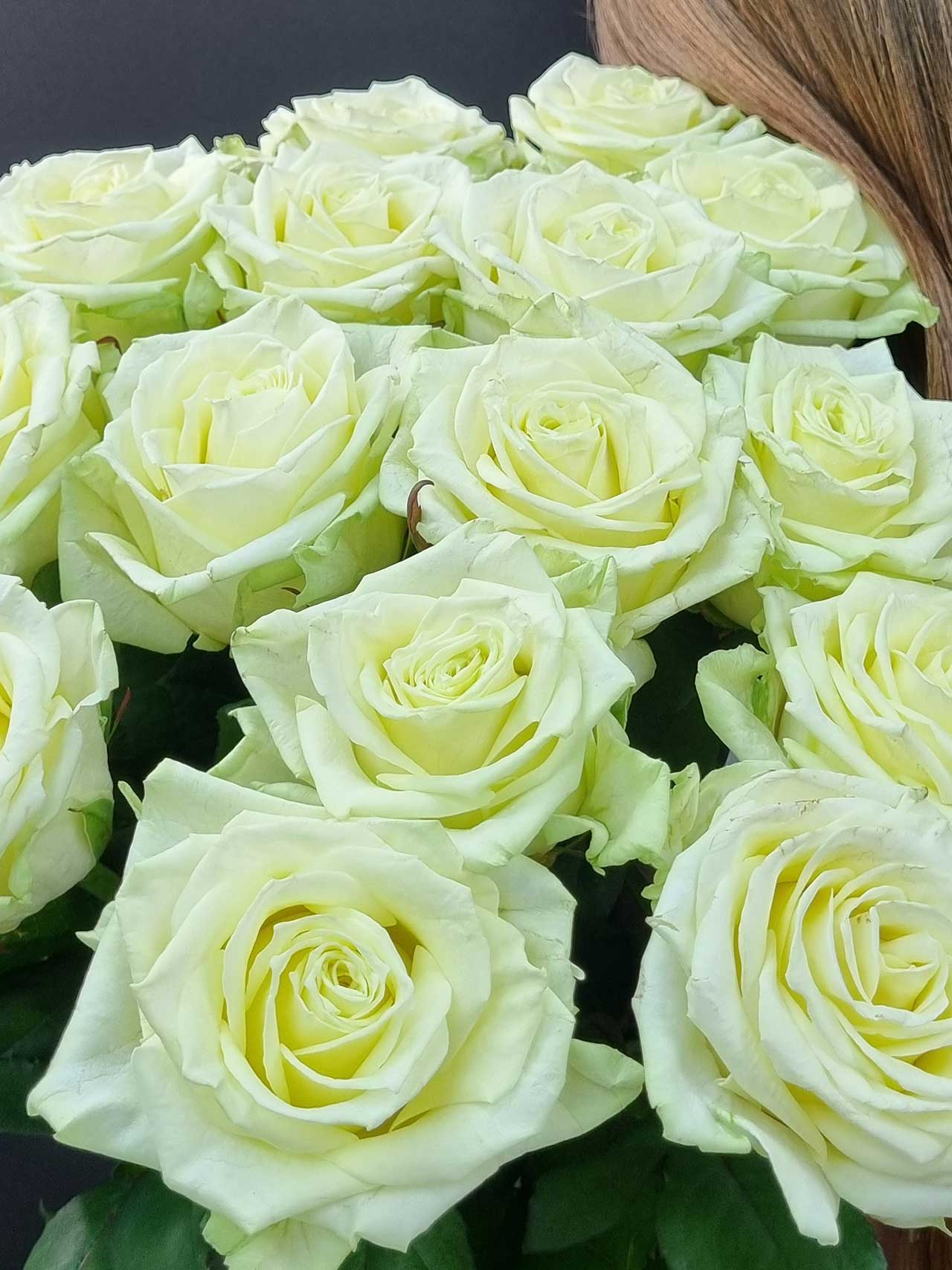 Букет «15 роз White Naomi»
