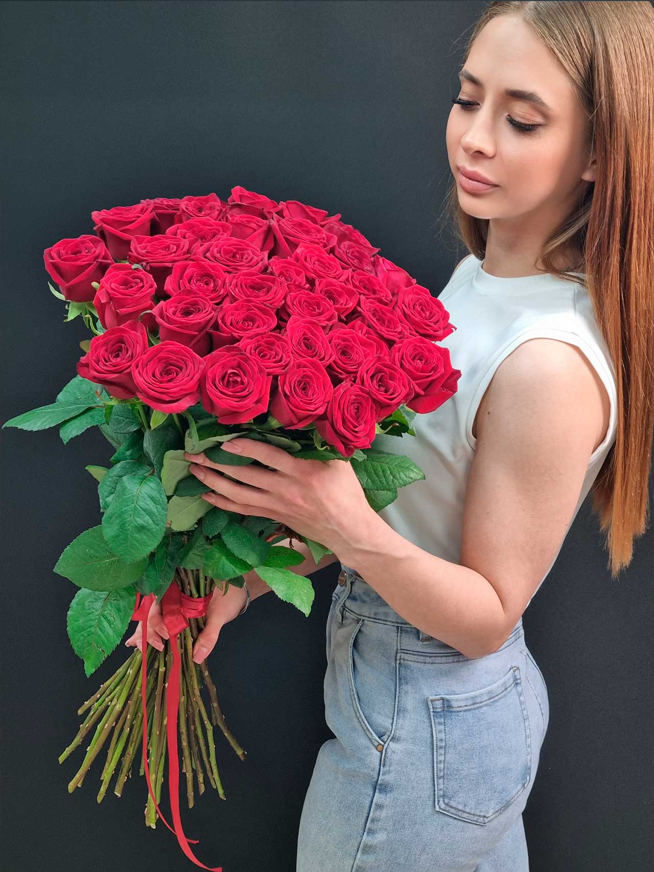 Букет «35 роз Red Naomi»