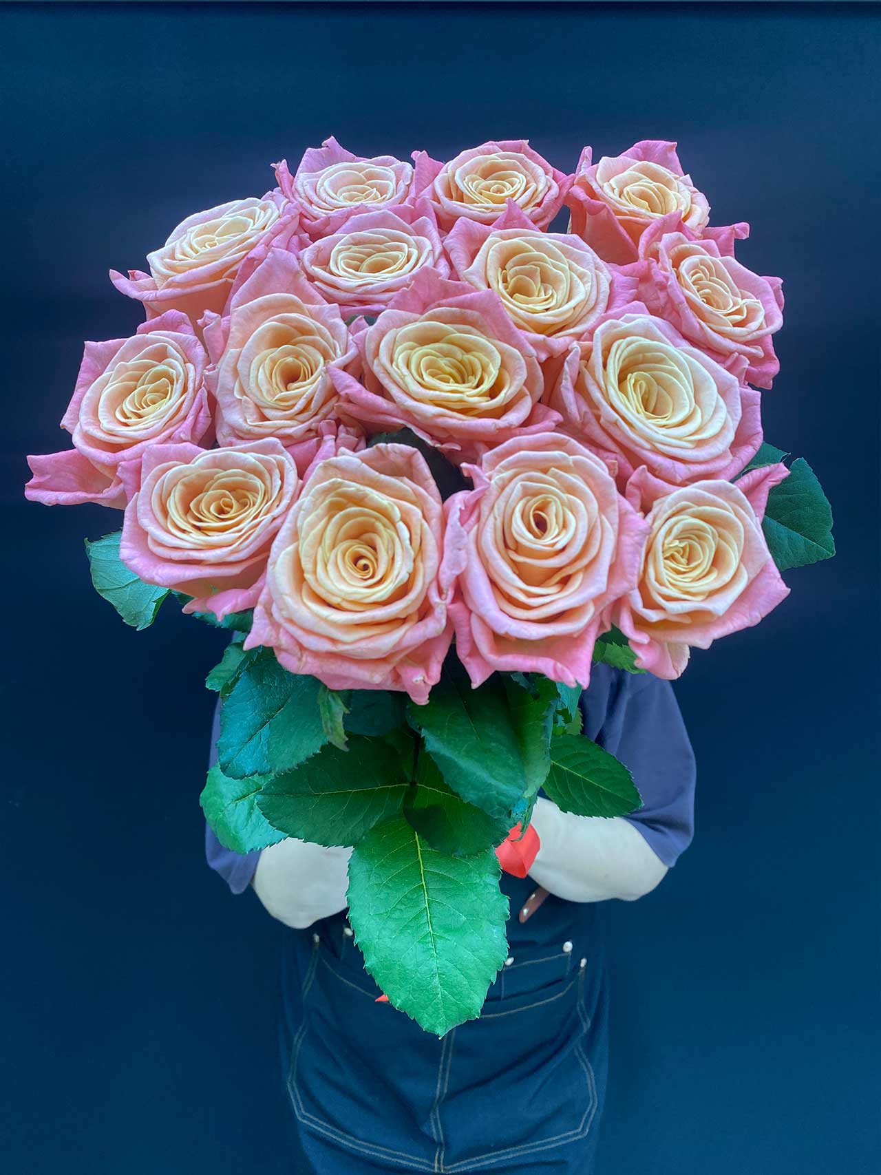 Букет «15 роз «Miss Piggy»»