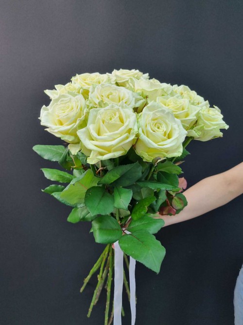 Букет «11 роз White Naomi»