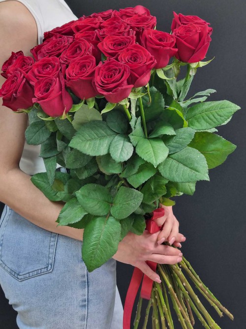 Букет «25 роз Red Naomi»