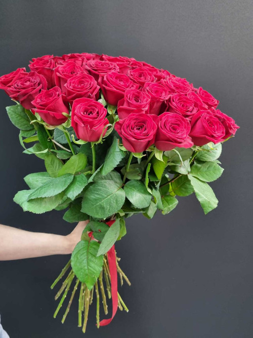 Букет «35 роз Red Naomi»